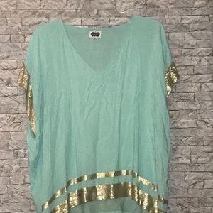 Beautiful Mudpie teal top with gold accents